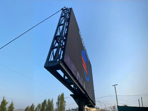 Уличный LED экран на отдельной опоре 
