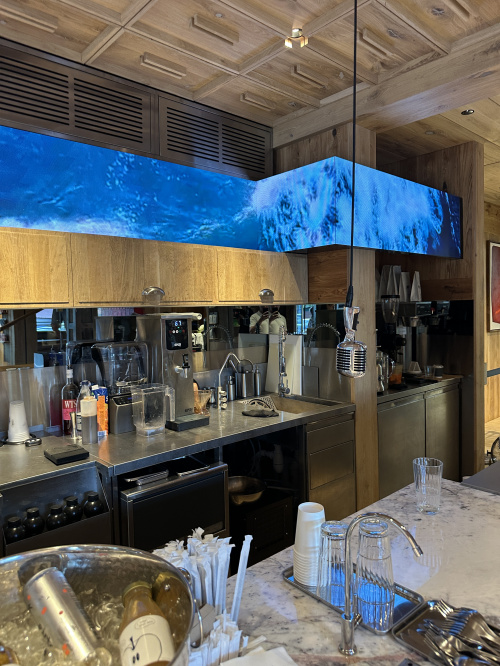 Светодиодные экраны для Surf Coffee: цифровая атмосфера нового пространства
